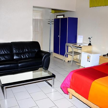 Hotel Saint Thomas Lome Exterior photo