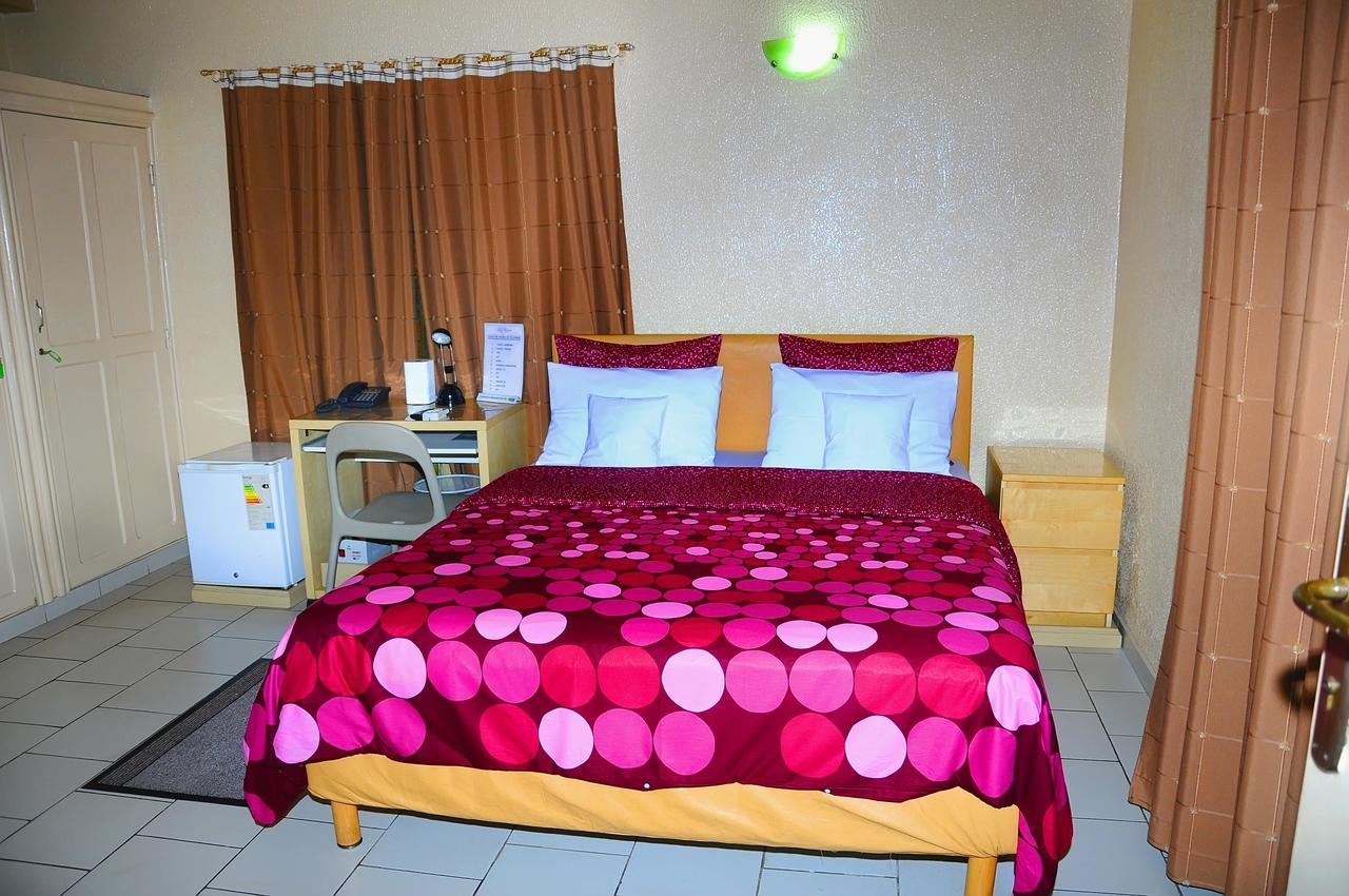 Hotel Saint Thomas Lome Exterior photo