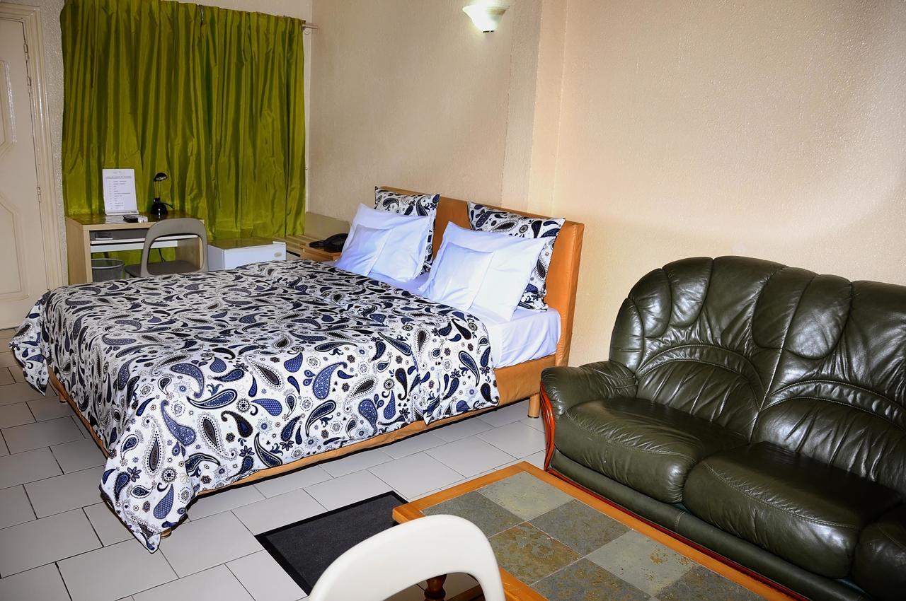 Hotel Saint Thomas Lome Exterior photo