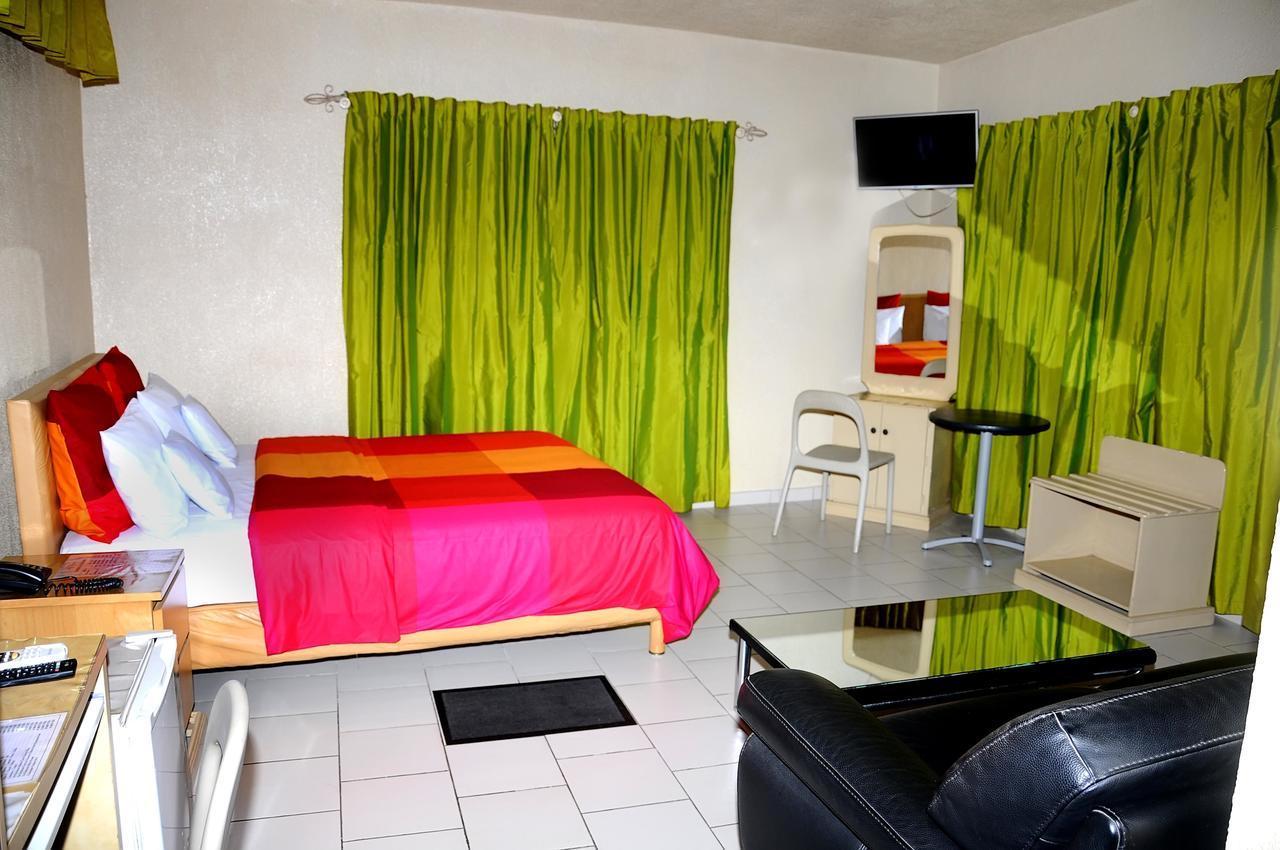 Hotel Saint Thomas Lome Exterior photo