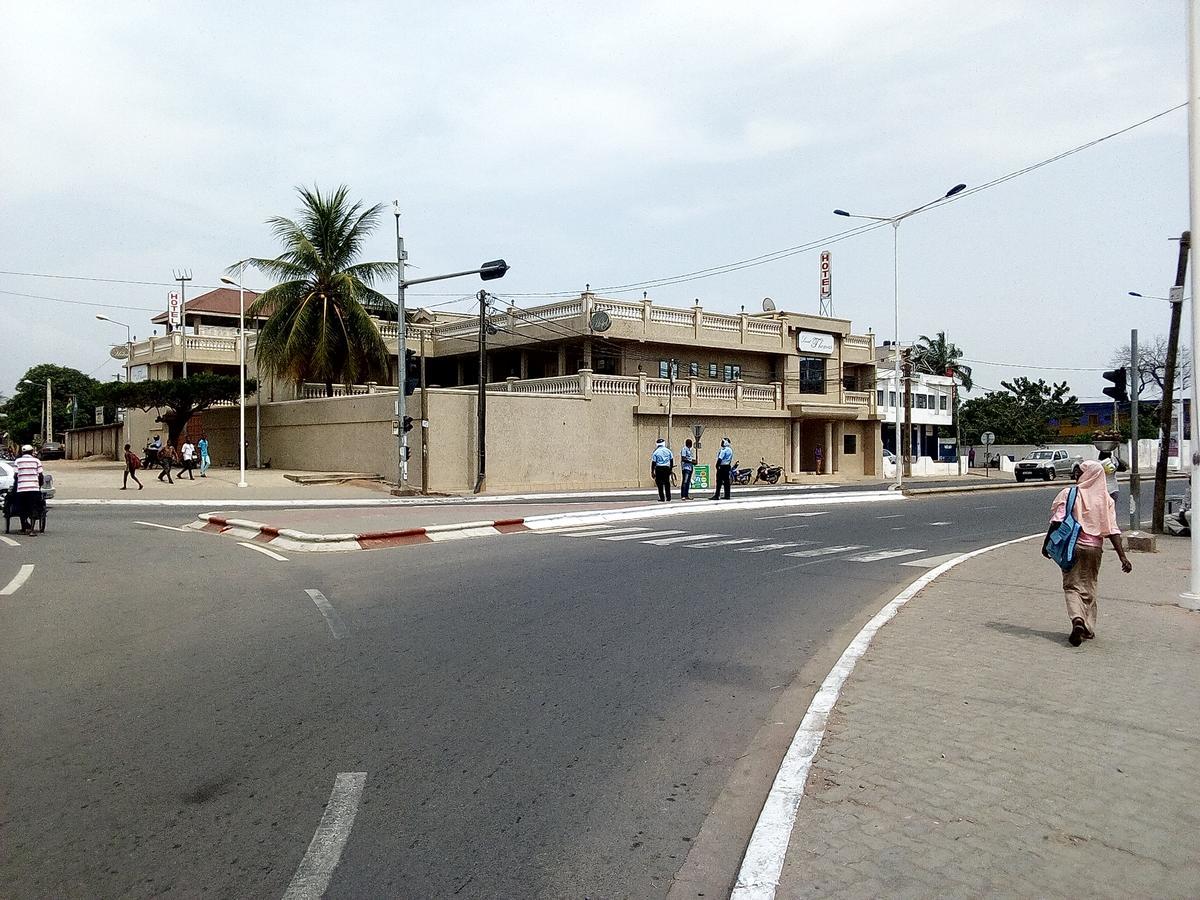 Hotel Saint Thomas Lome Exterior photo