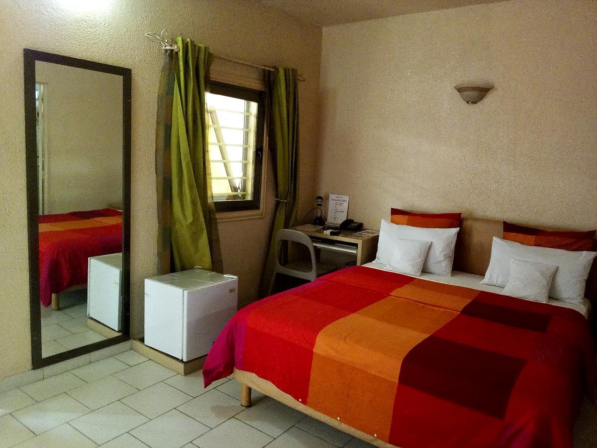 Hotel Saint Thomas Lome Exterior photo