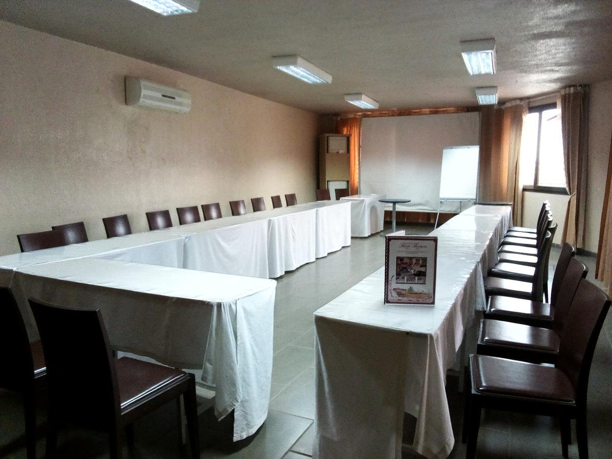 Hotel Saint Thomas Lome Exterior photo
