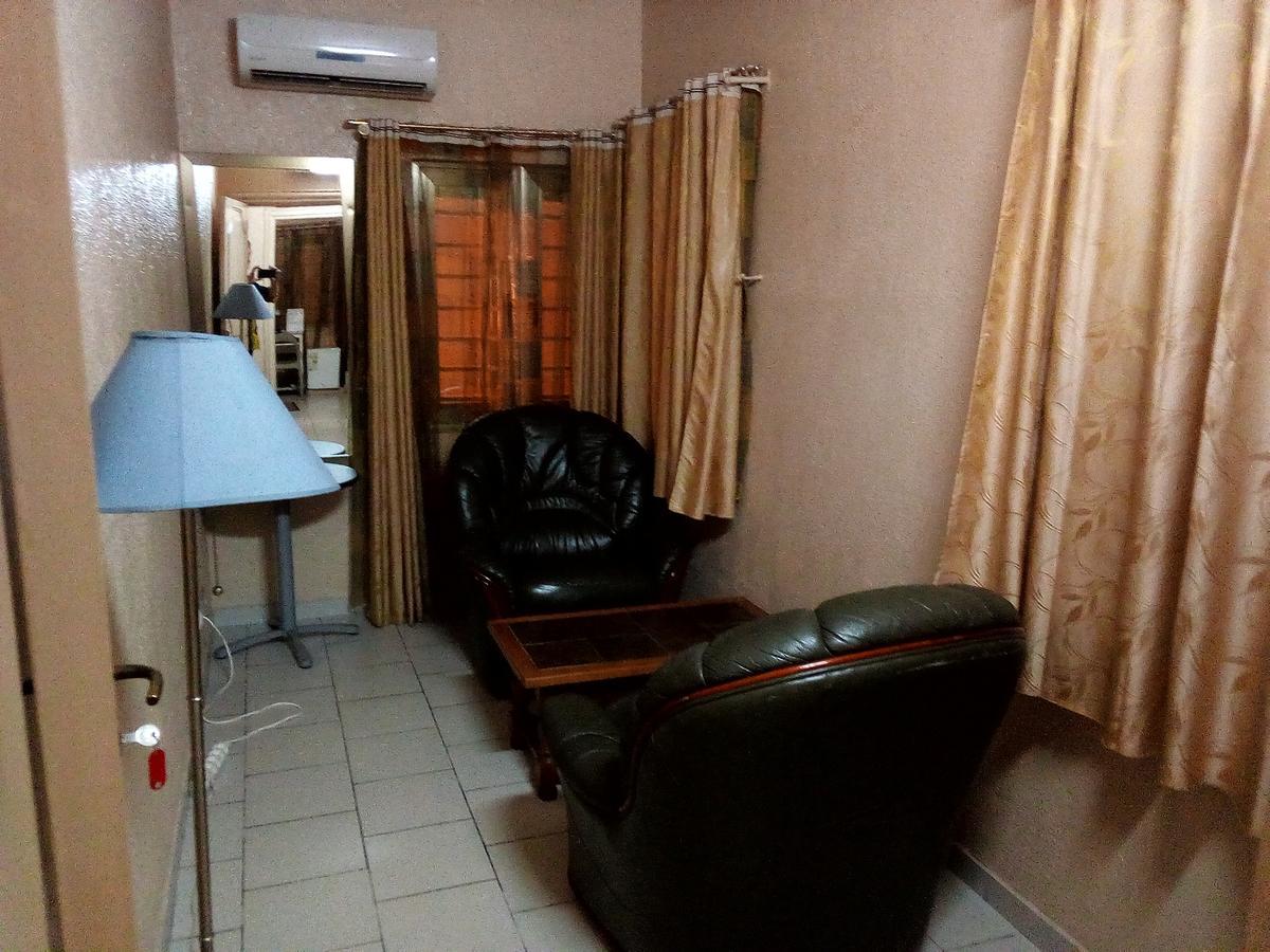 Hotel Saint Thomas Lome Exterior photo