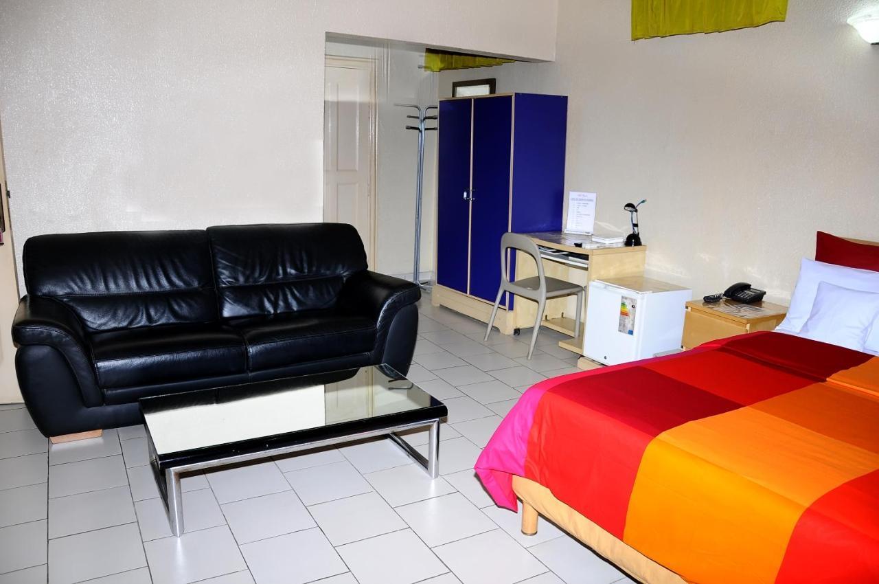 Hotel Saint Thomas Lome Exterior photo